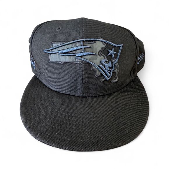 New England Patriots New Era 59FIFTY Fitted Hat Black Out Size 7 1/4 - Picture 2 of 8